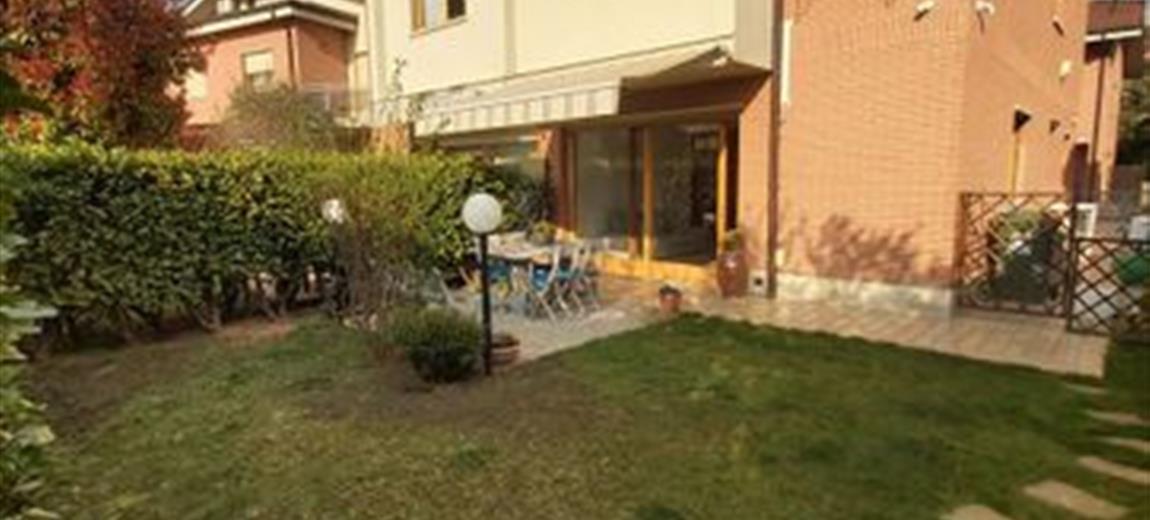 Casa Bifamiliare, Trifamiliare in Vendita in Via E. Berlinguer 31 a Trofarello