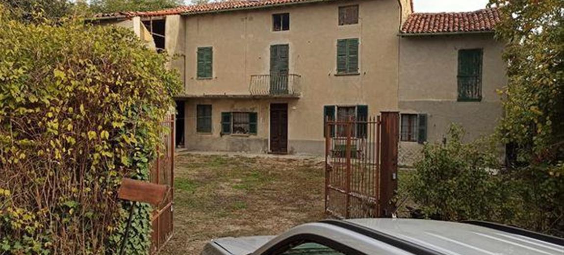 Casa libera su 4 lati in vendita  a Vignale Monferrato 