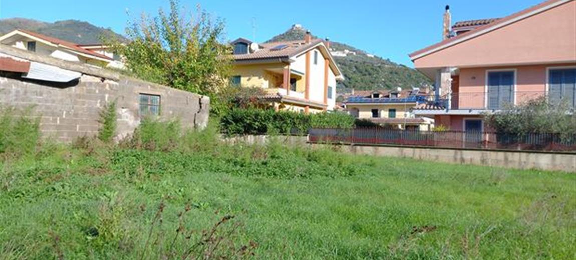 Terreno edificabile in Vendita in Via Oreste Granozio a Giffoni Valle Piana  