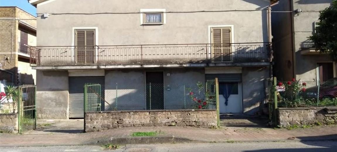 Casa indipendente in vendita  a via Civita Castellana