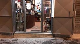 Vendesi locale commerciale in Via Porta di Mare 15 a Salerno (SA)