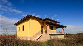 Villa Oltrepò - 180 mq -  90 mq per piano da completare - 1600 mt giardino su 4 lati