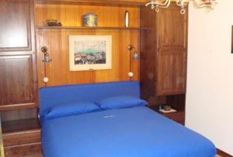 Stile montano caldo in tutte le 6 camere da letto con pareti rivestite in legno douglas Abruzzo AQ Alfedena