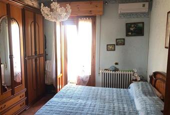 Il pavimento è di parquet, la camera è luminosa Abruzzo TE Sant'Omero