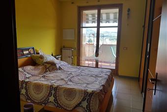 La camera è luminosa, il pavimento è piastrellato Toscana FI Greve in Chianti