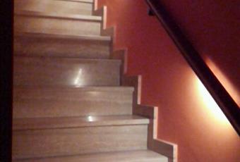 Ingresso con scale per il piano superiore, disimpegno e ripostiglio. Sicilia PA Monreale