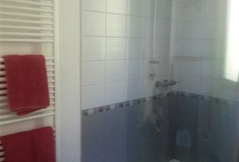 Dotata di 2 bagni, entrambi con finestra uno con angolo lavanderia 
e porta finestra Piemonte CN Castellinaldo