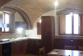 zona  cucina americana con ampie finestre Umbria PG Perugia