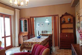 Salone climatizzato ampio e comunicante con il soggiorno tramite una porta a soffietto e con una luminosa veranda chiusa (l'ultima foto) Sardegna CA Cagliari