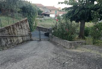 Ampio cortile esterno con giardino e n. 02 posti auto riservati in area recintata Calabria CS Rende