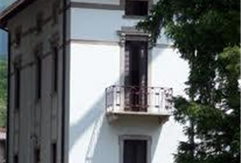 La villa è situata in una zona residenziale, silenziosa e  Lombardia LC Lecco