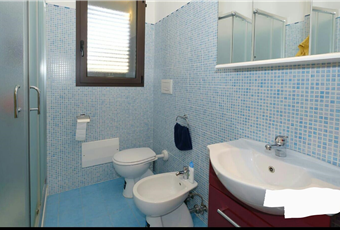 2 bagni finestrati con doccia. Possibilità di sostituire la doccia con vasca da bagno   Puglia LE Parabita