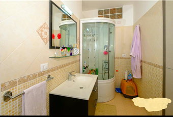 2 bagni finestrati con doccia. Possibilità di sostituire la doccia con vasca da bagno   Puglia LE Parabita