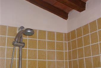 Il bagno en suite della camera da letto padronale all'ultimo piano. Toscana PT Pescia
