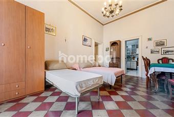 Camera da letto con balcone Campania NA Napoli