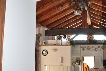 Stanza luminosa con soffitto alto e tavolo da 4/6 posti Valle d'Aosta AO Challand-Saint-Anselme
