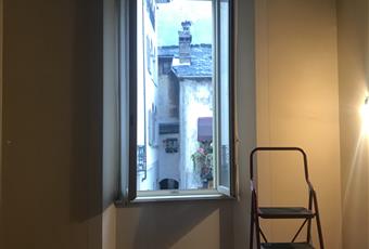 La camera è luminosa due finestre una si affaccia sulla via principale con vista sul sacro monte mentre L altra si affaccia sulla rua. Piemonte VC Varallo