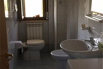 Il bagno è luminoso, il pavimento è piastrellato Abruzzo CH Chieti