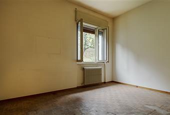 Camera da letto con finestra.  Lombardia BG Trescore Balneario