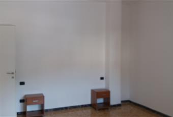 Le camere sono due, entrambe ampie, una con finestra e porta finestra, l'altra con portafinestra. Cassaforte. Liguria SP Arcola