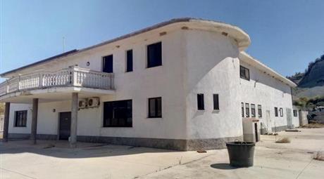 Vendesi capannone + uffici+ appartamento a Spezzano Albanese (CS)
