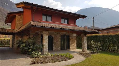 Villa in vendita in via Trento, 12