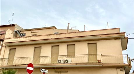 Appartamento di 100mq in  via Gonzaga , Rosolini