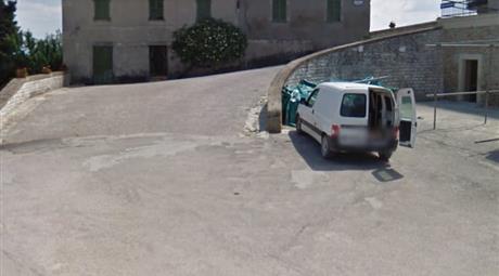 Casa indipendente su tre livelli in vendita a Sant'Ippolito