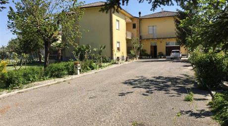Villa in Vendita in Via Piane di Morro 6 a Folignano
