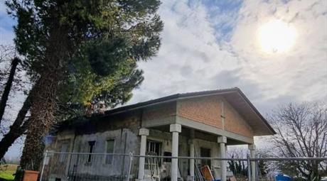 Vendesi casa indipendente in Via Ficchio di Pievesestina 426 a Cesena (FC)