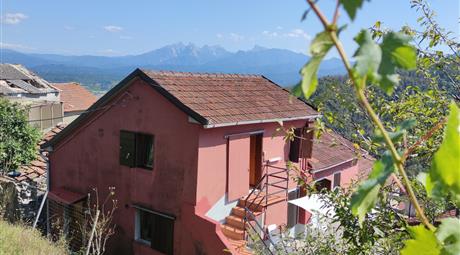 Caratteristica casa con rustico in Borgo Toscano