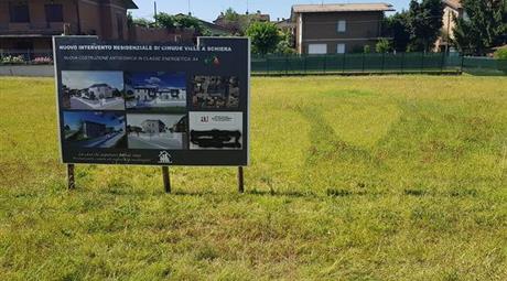 Terreno con Progetto per 5 ville in vendita a  Casalgrande 