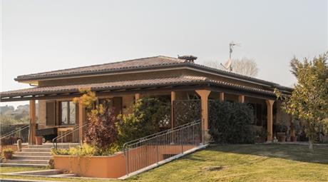 Vendesi villa in Via S.Anna a Montecassiano (MC)