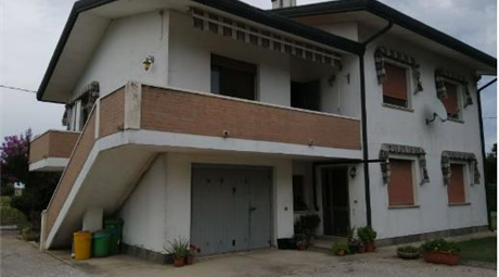 Casa indipendente in vendita in via Veniera a Porto Viro