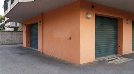 Garage in Via Bartolomeo Colleoni, Res. Valleverde