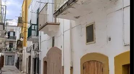 Palazzina indipendente in vendita in via Cascella a Mola di Bari 